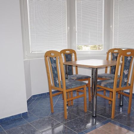 Villa Latina With 6 Apartments And A Shared Pool Vir Ngoại thất bức ảnh