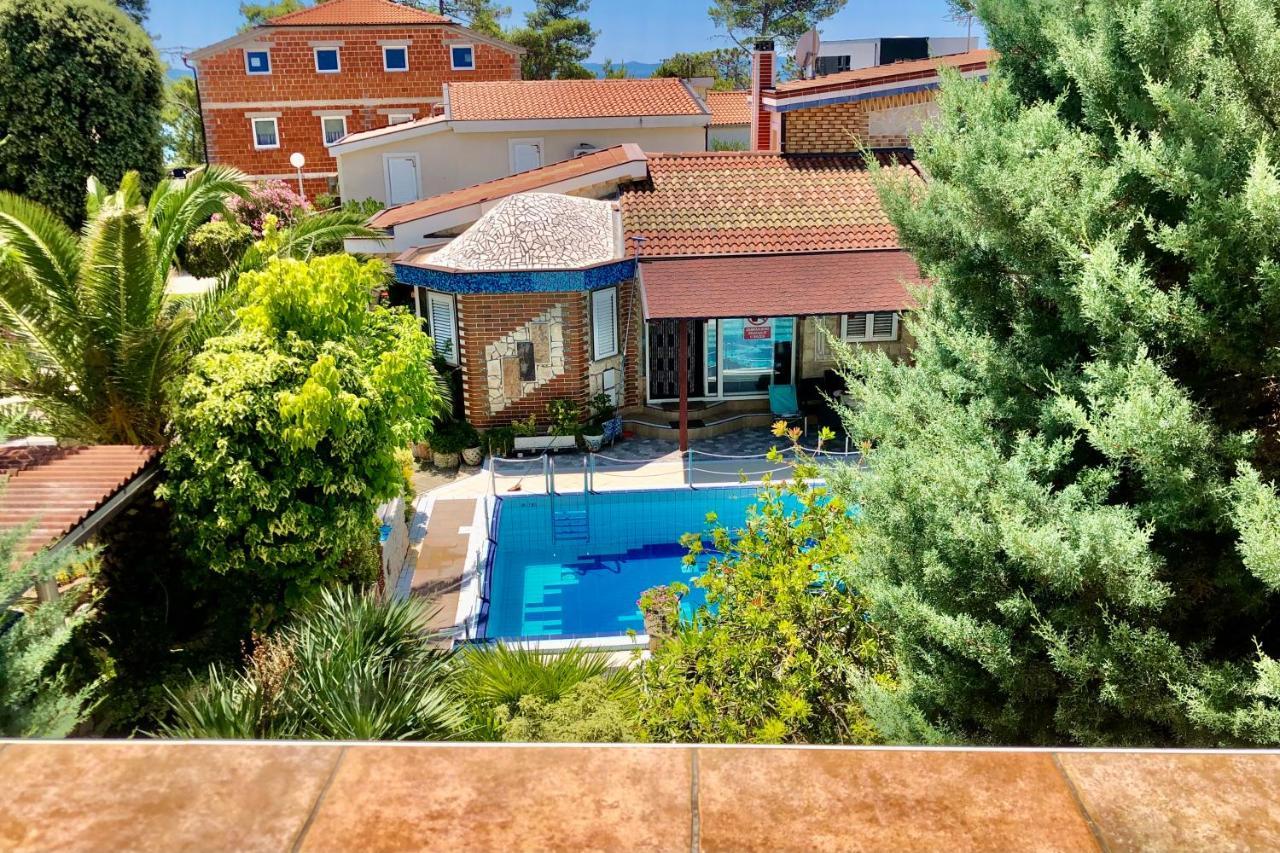 Villa Latina With 6 Apartments And A Shared Pool Vir Ngoại thất bức ảnh