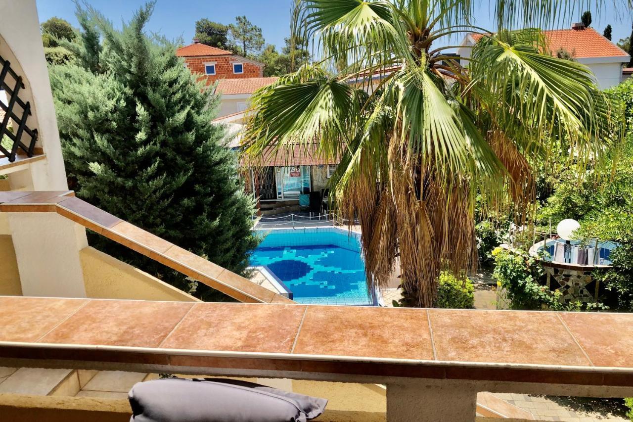 Villa Latina With 6 Apartments And A Shared Pool Vir Ngoại thất bức ảnh