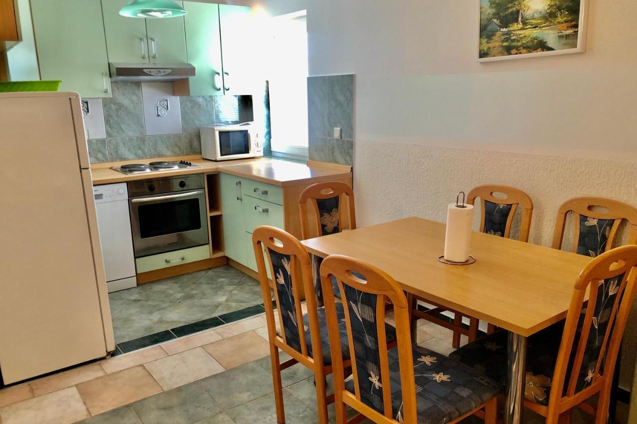 Villa Latina With 6 Apartments And A Shared Pool Vir Ngoại thất bức ảnh