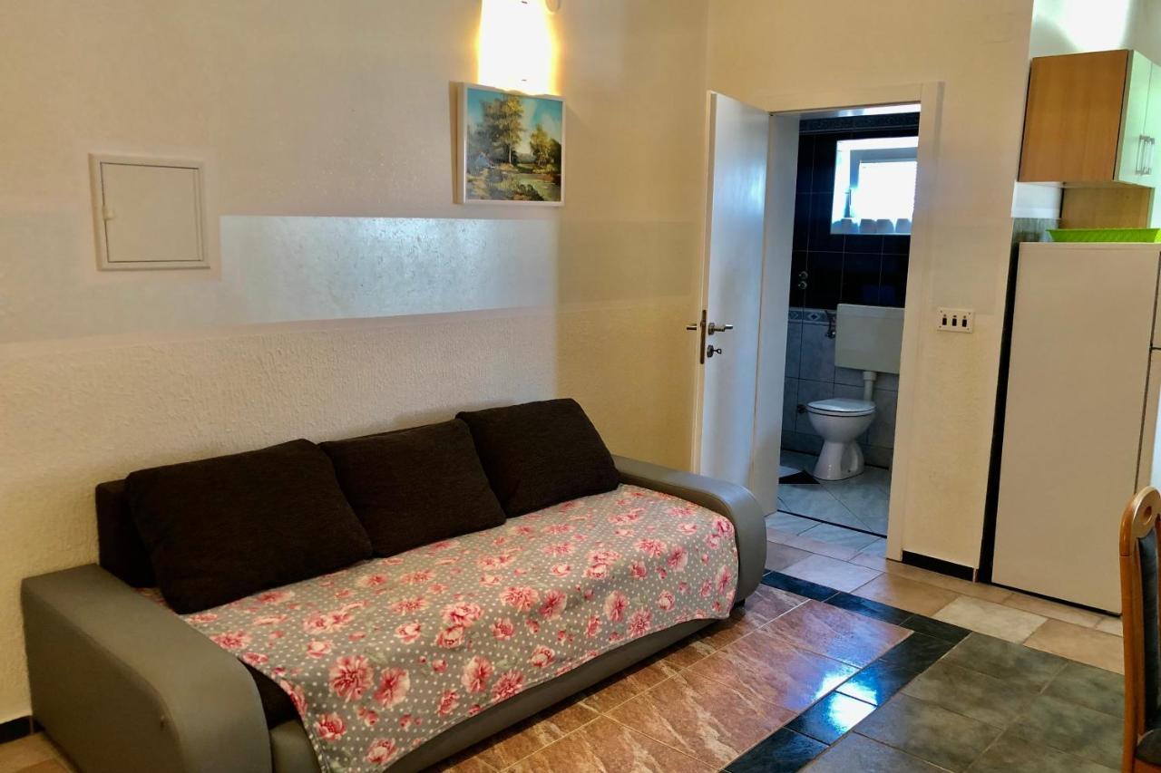 Villa Latina With 6 Apartments And A Shared Pool Vir Ngoại thất bức ảnh