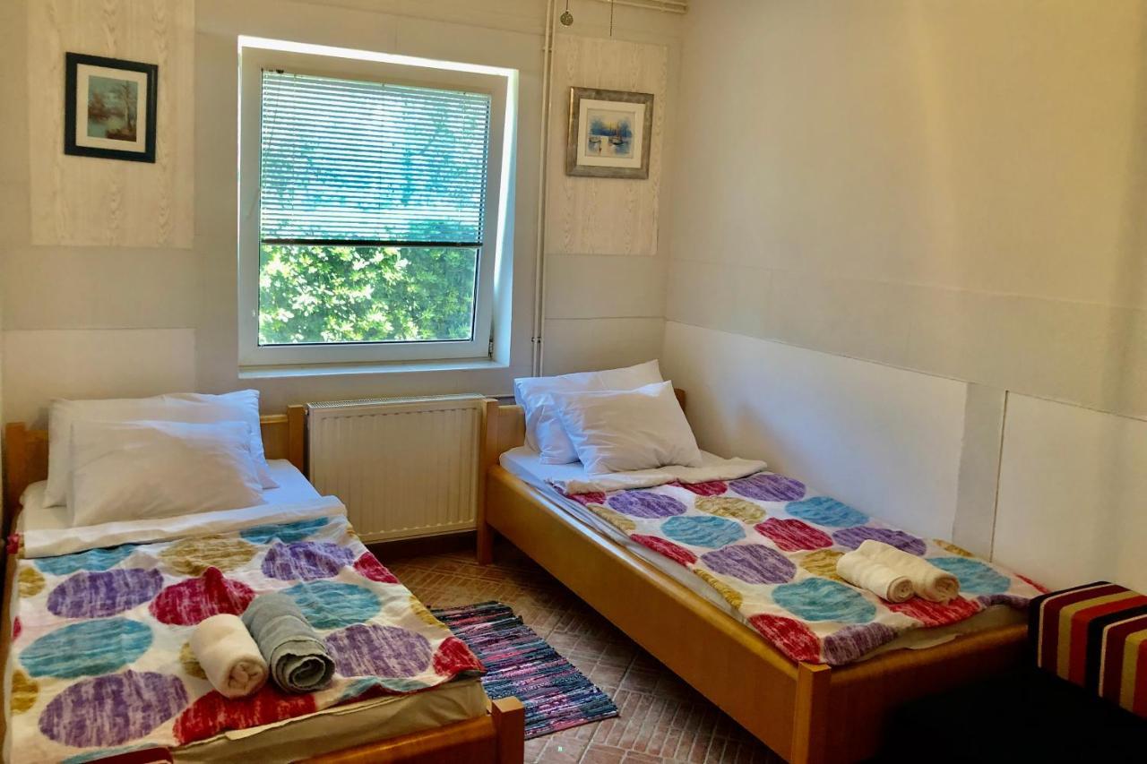 Villa Latina With 6 Apartments And A Shared Pool Vir Ngoại thất bức ảnh