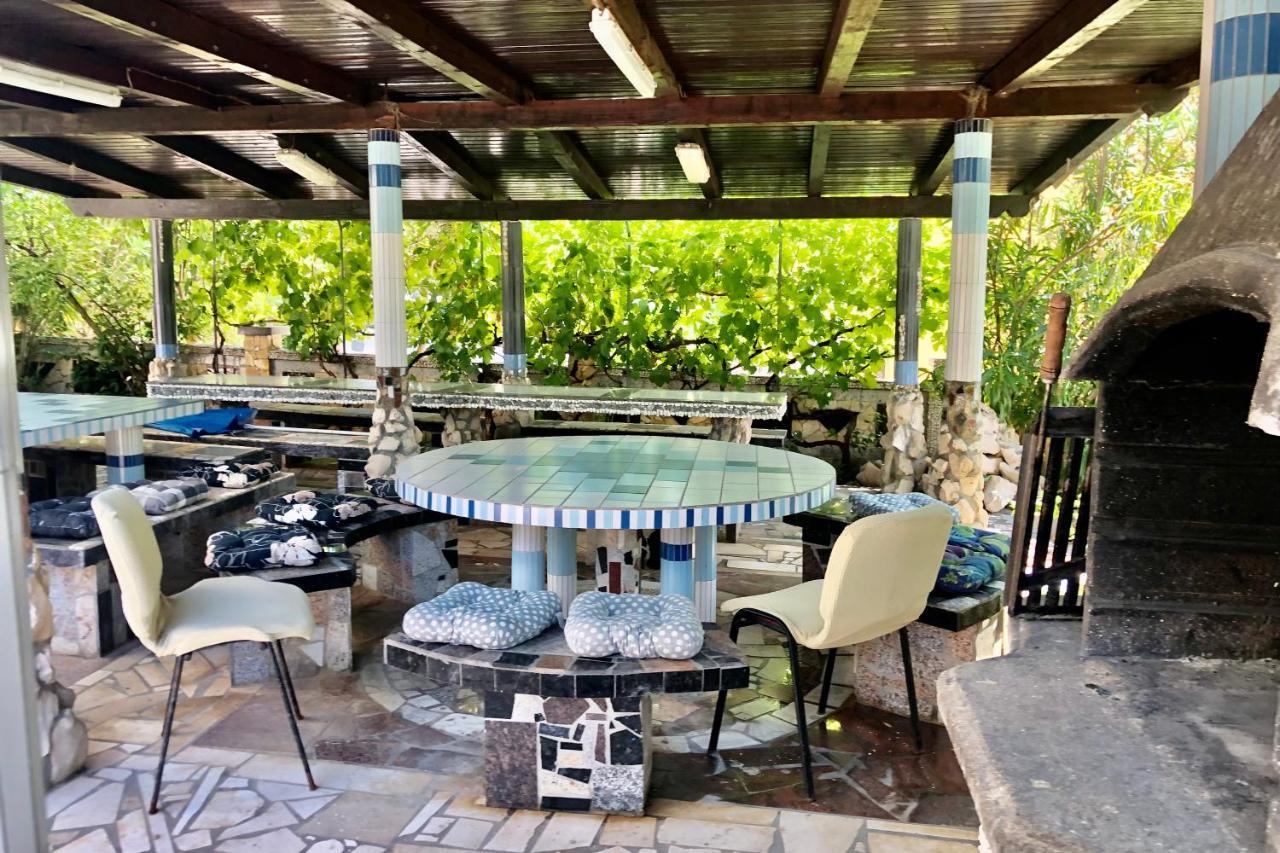 Villa Latina With 6 Apartments And A Shared Pool Vir Ngoại thất bức ảnh