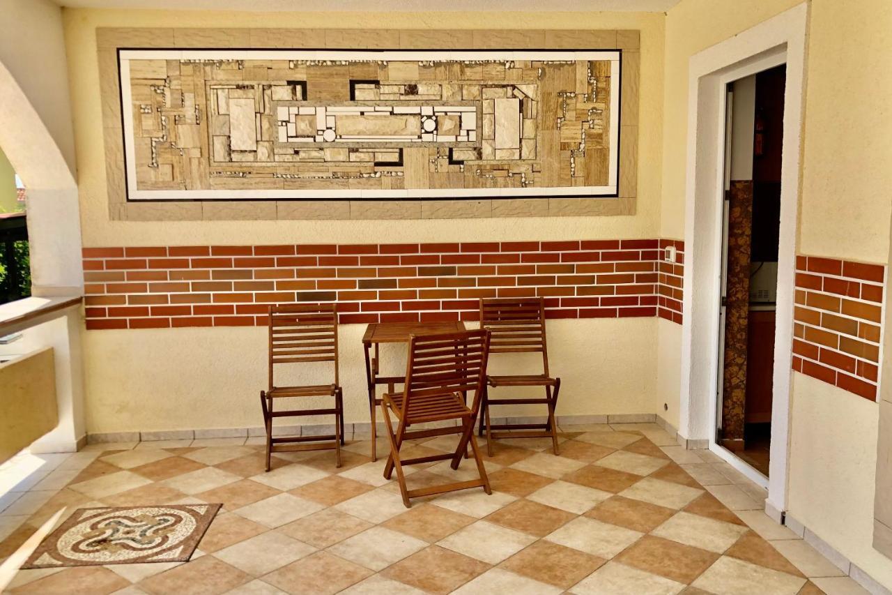 Villa Latina With 6 Apartments And A Shared Pool Vir Ngoại thất bức ảnh