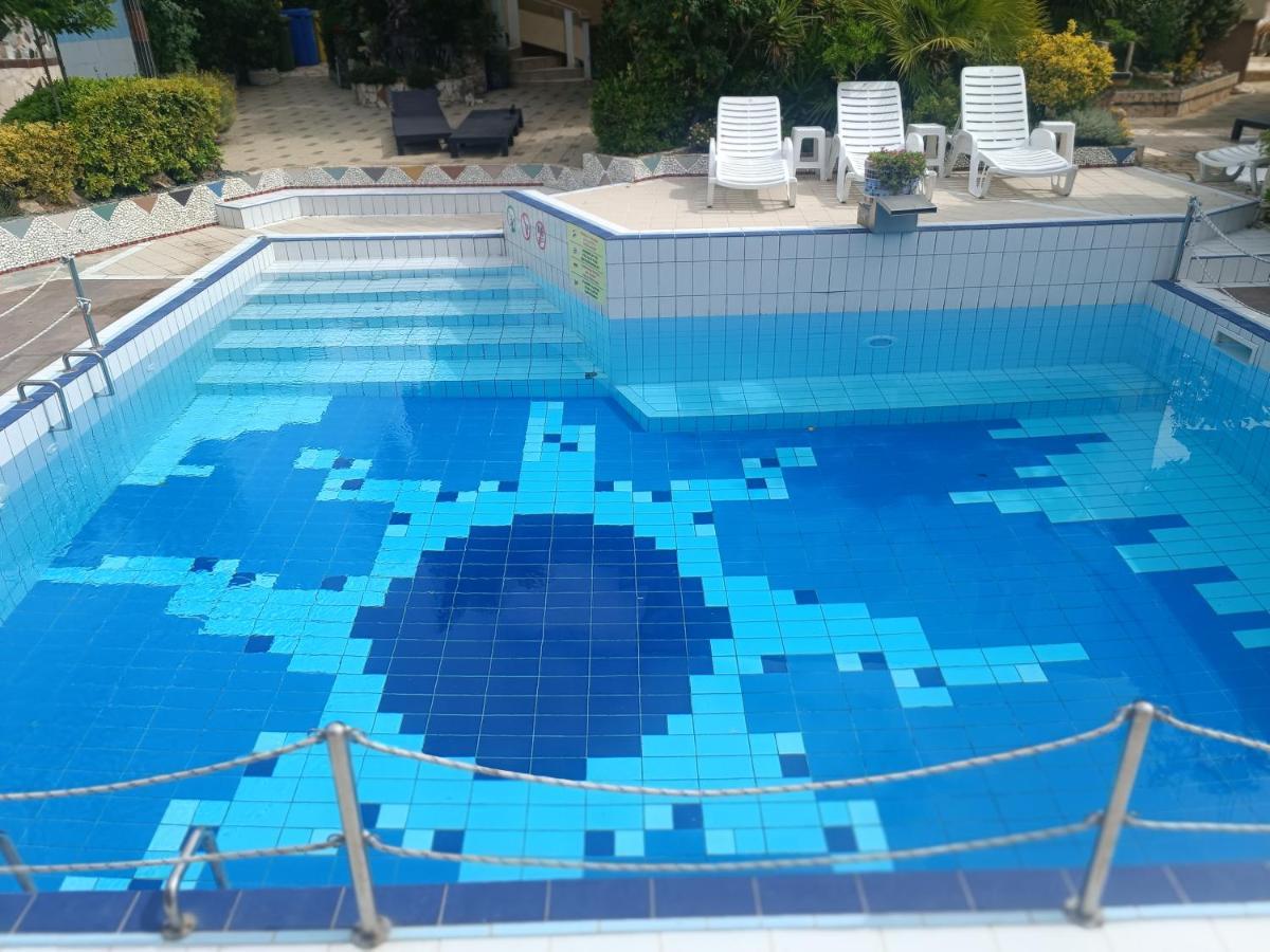 Villa Latina With 6 Apartments And A Shared Pool Vir Ngoại thất bức ảnh
