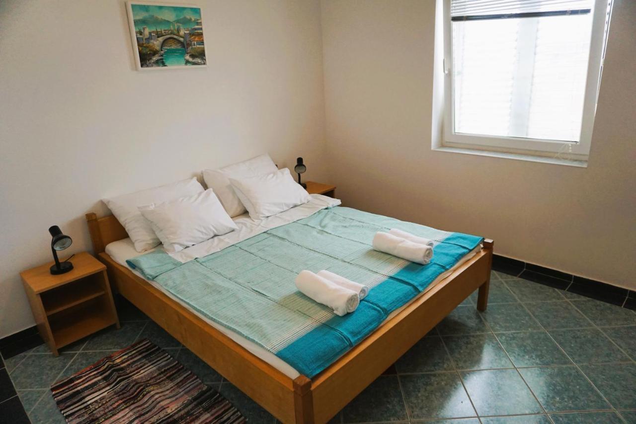 Villa Latina With 6 Apartments And A Shared Pool Vir Ngoại thất bức ảnh