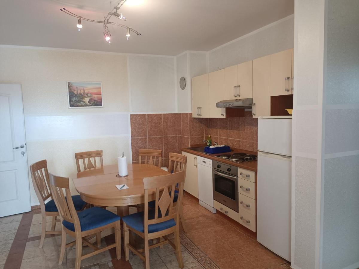 Villa Latina With 6 Apartments And A Shared Pool Vir Ngoại thất bức ảnh