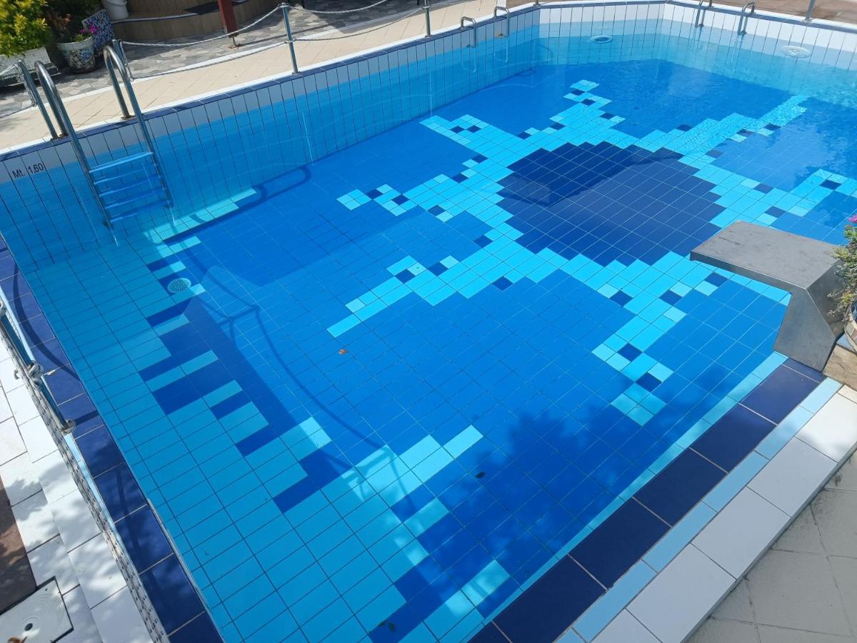 Villa Latina With 6 Apartments And A Shared Pool Vir Ngoại thất bức ảnh