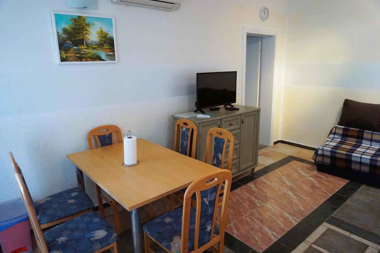 Villa Latina With 6 Apartments And A Shared Pool Vir Ngoại thất bức ảnh