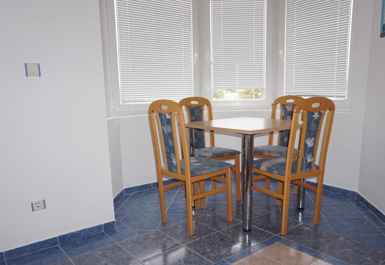Villa Latina With 6 Apartments And A Shared Pool Vir Ngoại thất bức ảnh