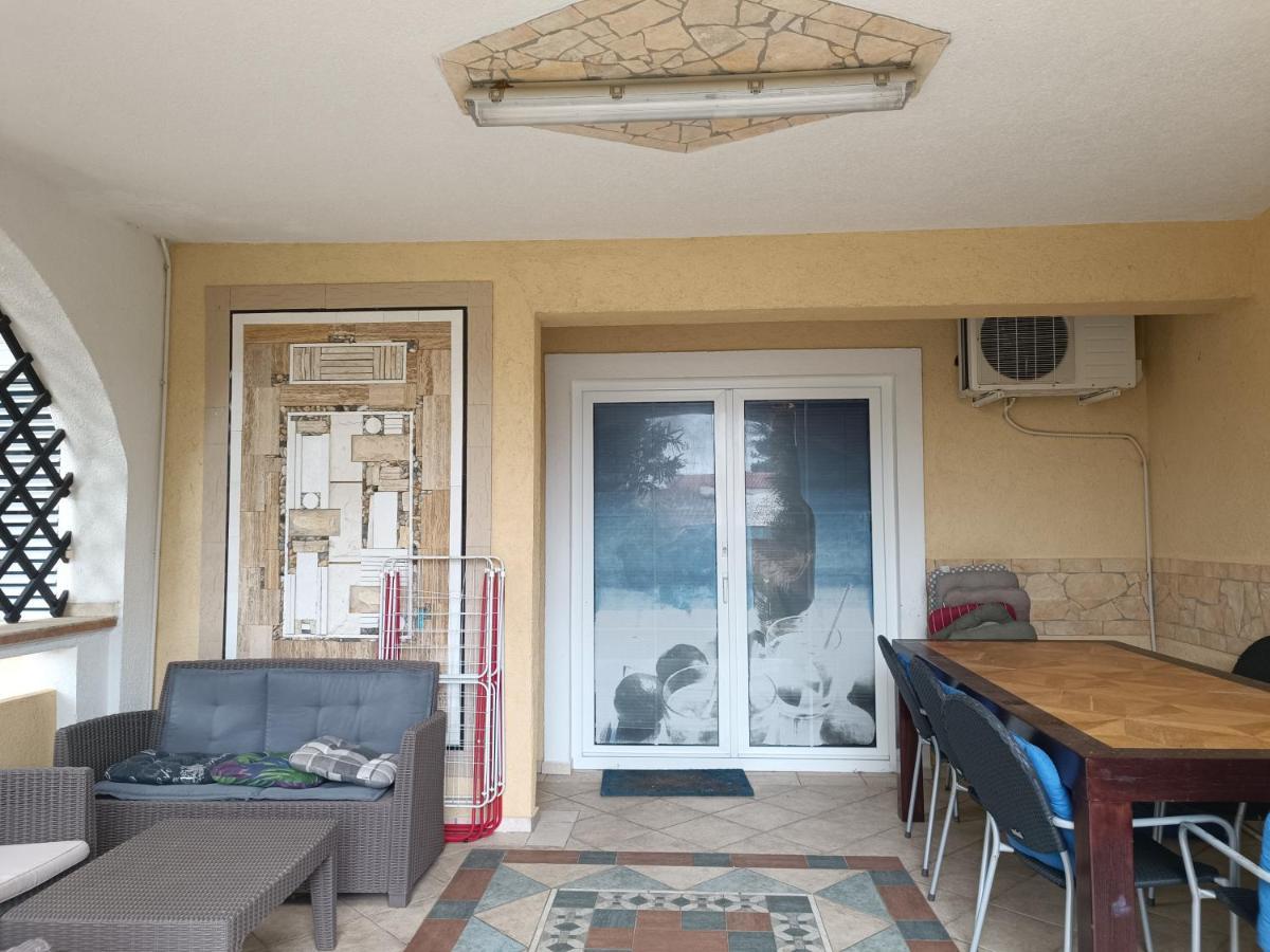 Villa Latina With 6 Apartments And A Shared Pool Vir Ngoại thất bức ảnh