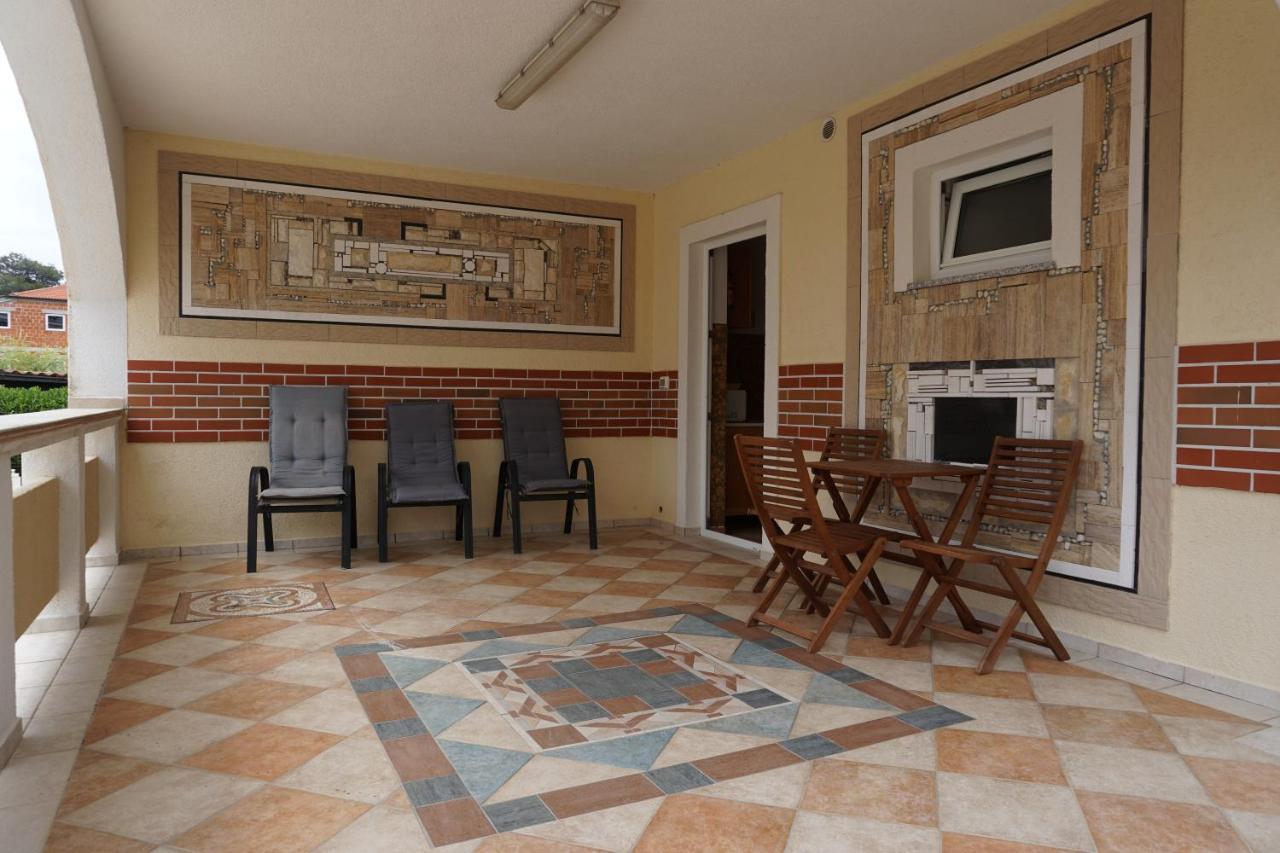 Villa Latina With 6 Apartments And A Shared Pool Vir Ngoại thất bức ảnh