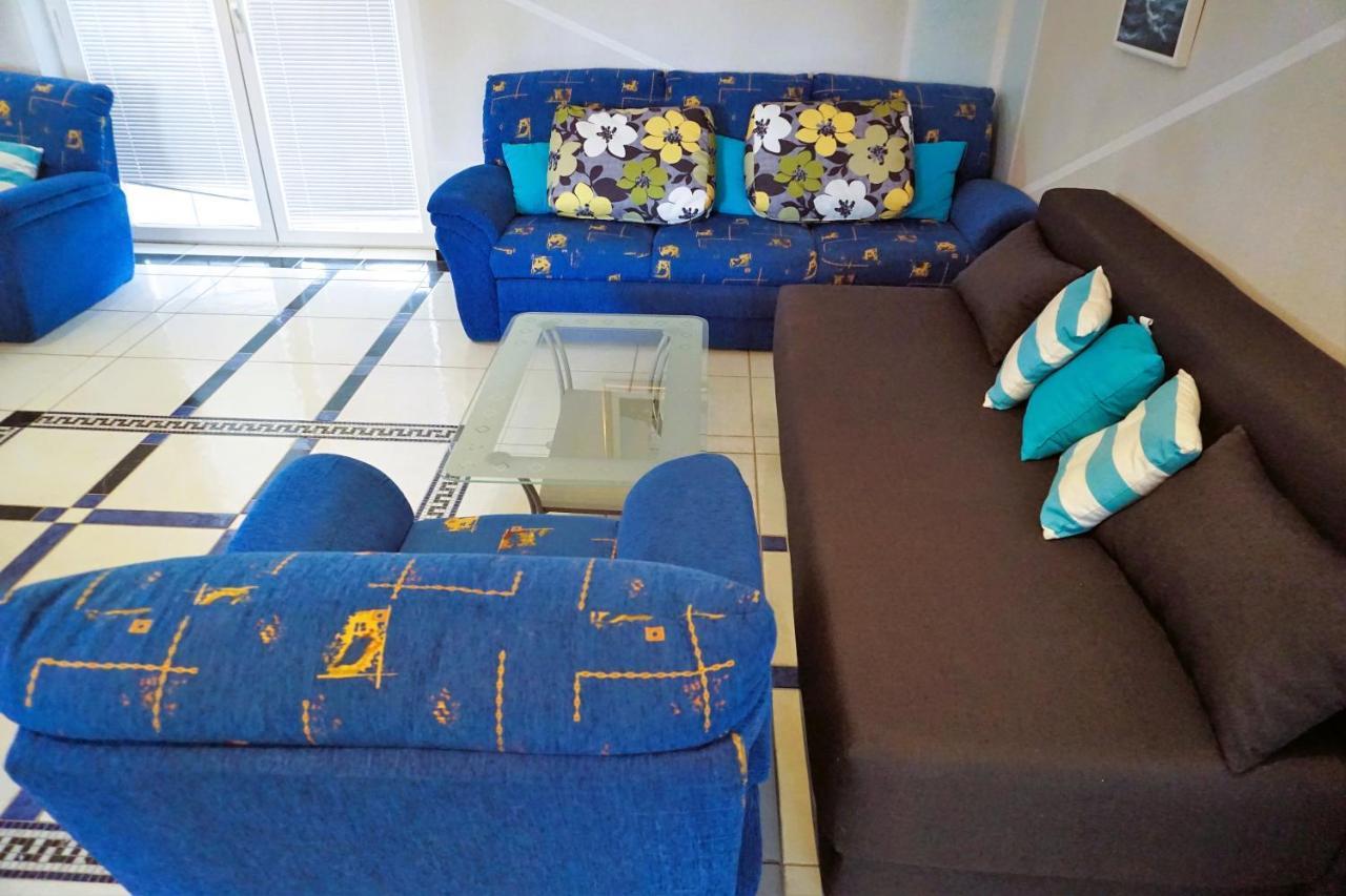 Villa Latina With 6 Apartments And A Shared Pool Vir Ngoại thất bức ảnh