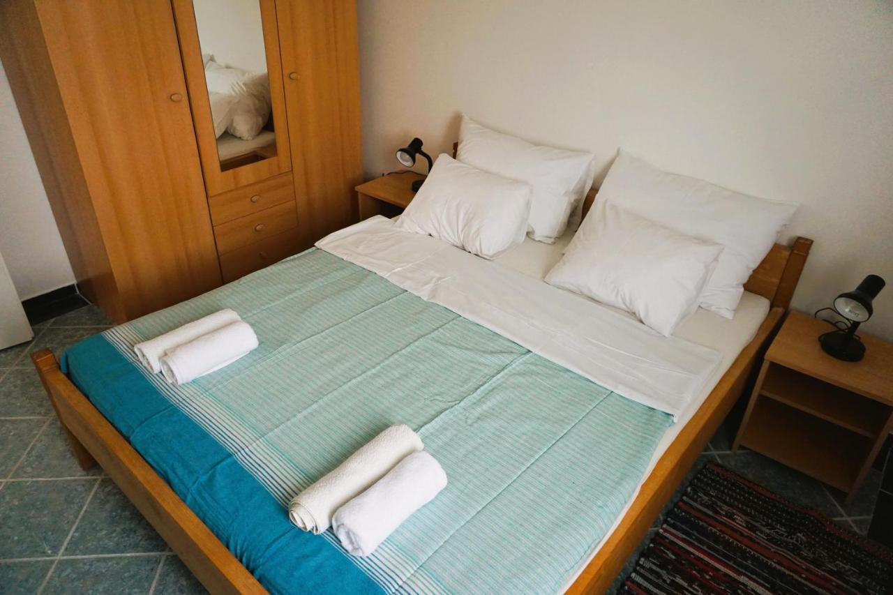 Villa Latina With 6 Apartments And A Shared Pool Vir Ngoại thất bức ảnh